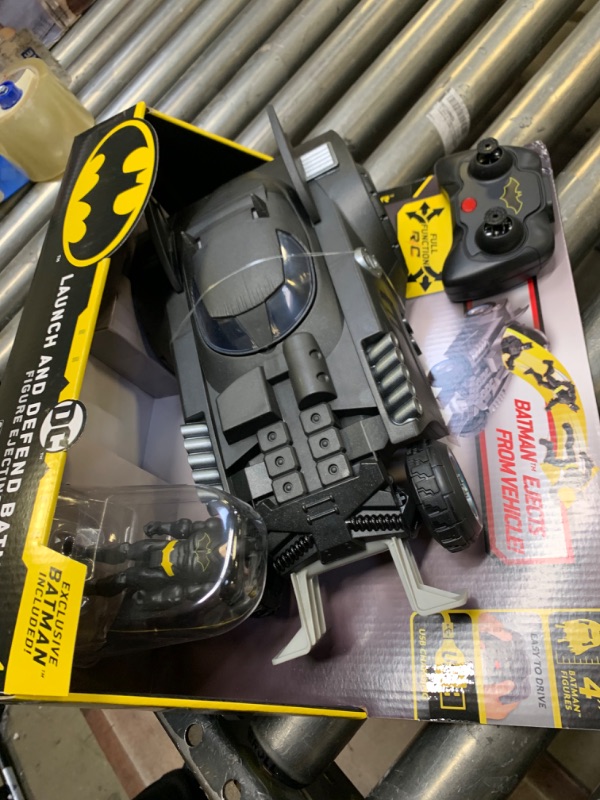 Photo 4 of DC Comics Batman Launch and Defend Batmobile Remote