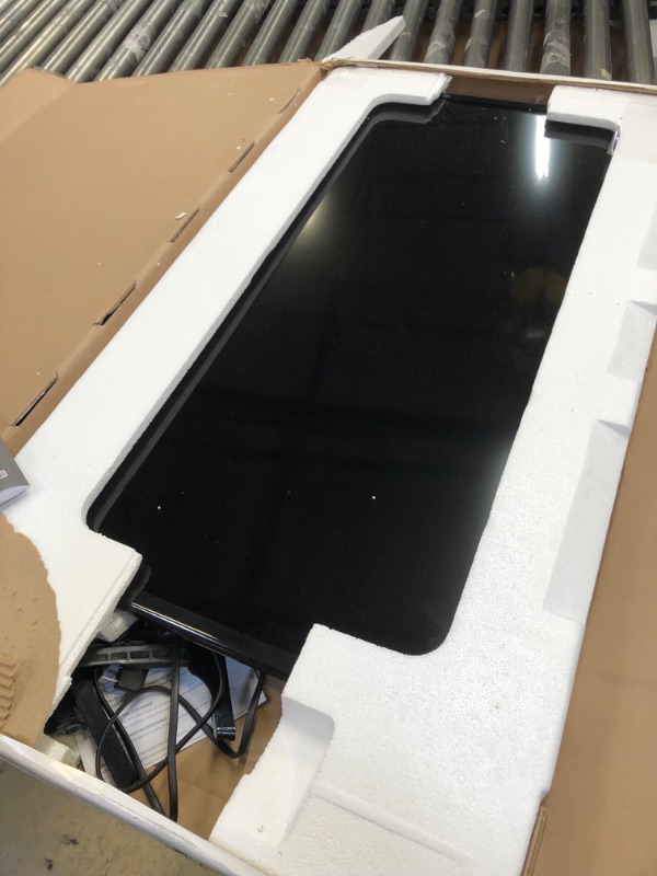 Photo 1 of SAMSUNG 40-inch Class LED Smart FHD TV 1080P (UN40N5200AFXZA, 2019 Model) -- SCREEN CRACKED NEEDS REPAIR / SELL FOR PARTS
