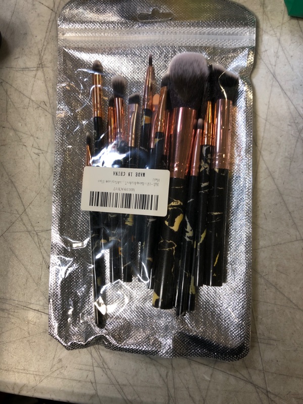 Photo 2 of 15Pcs Makeup Brushes Tool Set Cosmetic Powder Eye Shadow Foundation Blush Blending Beauty Make Up Brush Maquiagem (15pcs black)