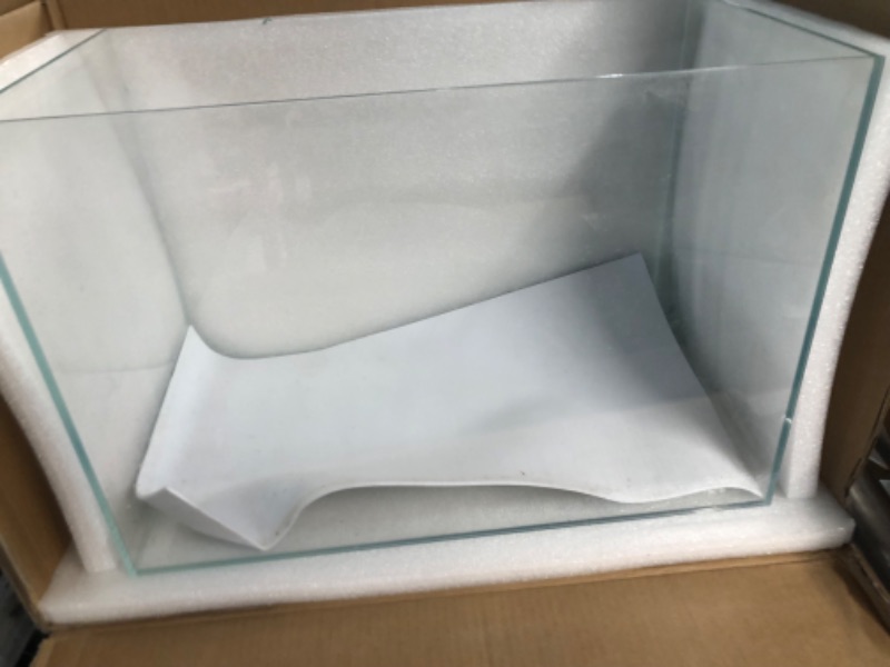 Photo 2 of ***** USED ITEM DAMAGED GLASS ******  SEE PHOTO S 16 Gallon Aquarium Fish Tank,Rimless Aquarium Tank?23.6" L × 13.8" H × 11.8" W 16 gallon fish tank