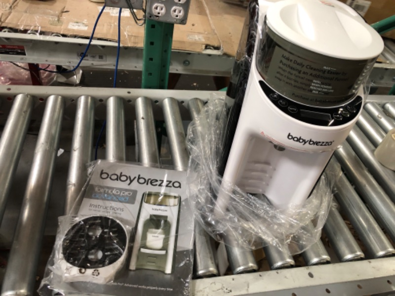 Photo 2 of Baby Brezza Formula Pro Advanced Formula Dispenser Machine