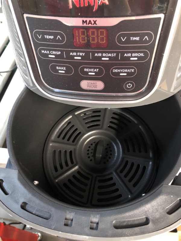 Photo 3 of [UESD] Ninja AF161 Max XL Air Fryer that Cooks, Crisps, Roasts, Bakes, Reheats and Dehydrates, with 5.5 Quart Capacity, and a High Gloss Finish, Grey 5.5 Quarts