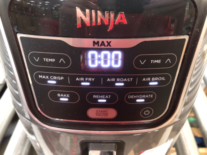 Photo 2 of [UESD] Ninja AF161 Max XL Air Fryer that Cooks, Crisps, Roasts, Bakes, Reheats and Dehydrates, with 5.5 Quart Capacity, and a High Gloss Finish, Grey 5.5 Quarts