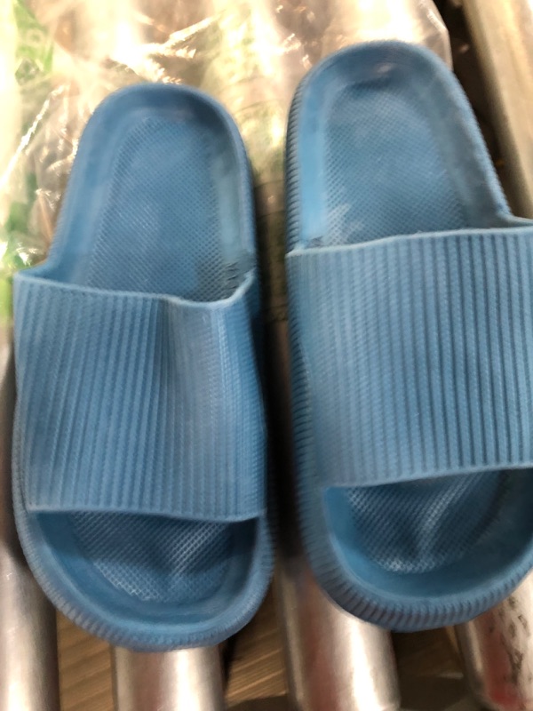 Photo 1 of Cloud Cushion Slides Slippers 6-7