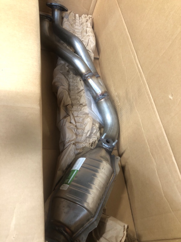 Photo 2 of MagnaFlow Direct-Fit Catalytic Converter HM Grade Federal/EPA Compliant 23120 41in