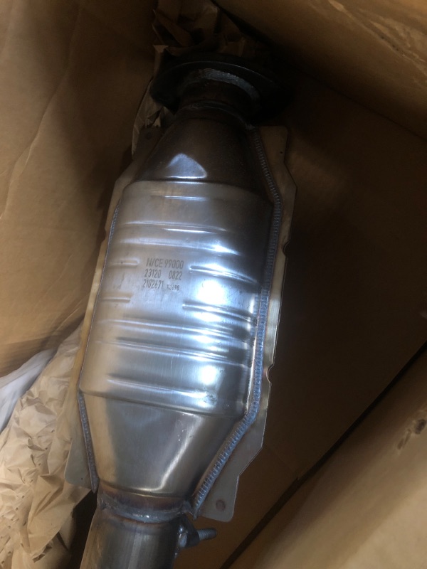 Photo 3 of MagnaFlow Direct-Fit Catalytic Converter HM Grade Federal/EPA Compliant 23120 41in