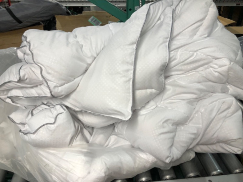 Photo 2 of **SEE NOTES**
Homelike Moment Queen Lightweight Comforter White - All Season Down Alternative Bed Comforter Summer Duvet Insert Quilted Comforters Full / Queen Size White Square Embossed White Square Embossed Full/Queen