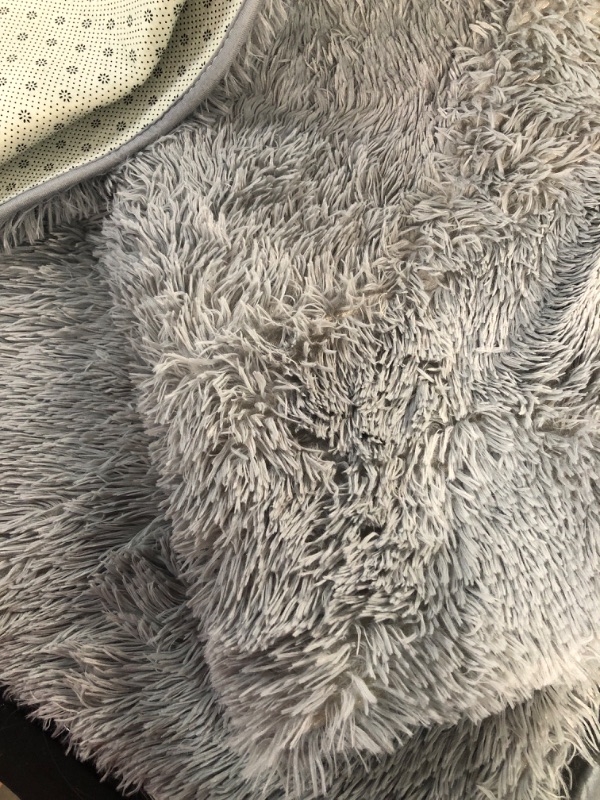 Photo 2 of *USED*Merelax Modern Soft Fluffy Large Shaggy Rug Grey 4 x 6 Feet Grey