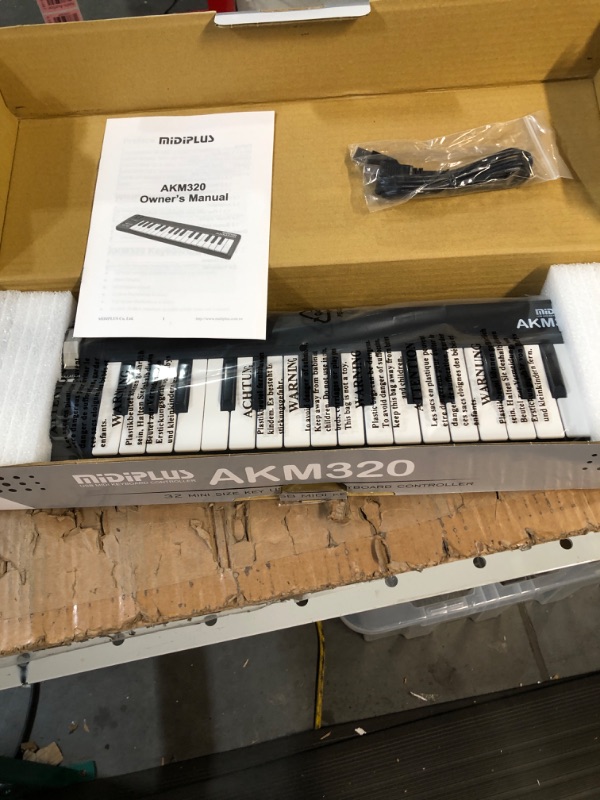 Photo 2 of midiplus AKM320 Midi Keyboard Controller