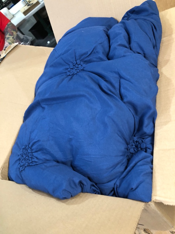 Photo 2 of * USED * 
BLUE COMFORTER KING 