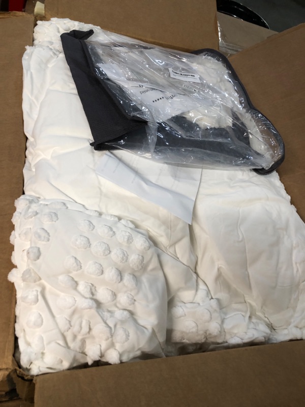 Photo 3 of * USED * 
Cupocupa King Size Comforter Set;White Comforter Boho Tufted Lightweight Bedding Sets 3PCS Pom Pom Comforter Soft Jacquard Comforter with 2 Pillow Cases for All Season White King