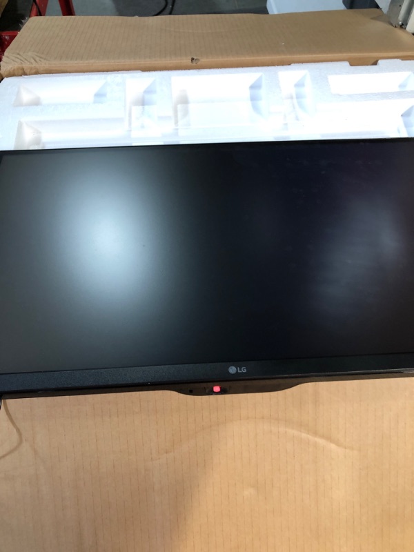 Photo 5 of LG UltraGear QHD 27-Inch Gaming Monitor 27GL83A-B Black
