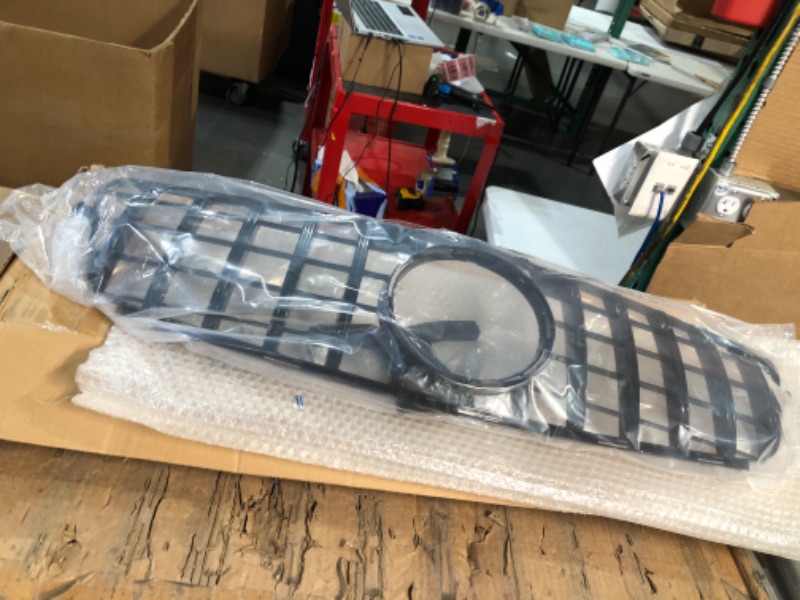 Photo 2 of  Diamond Radiator Grille Assembly for Mercedes Benz C CLASS 