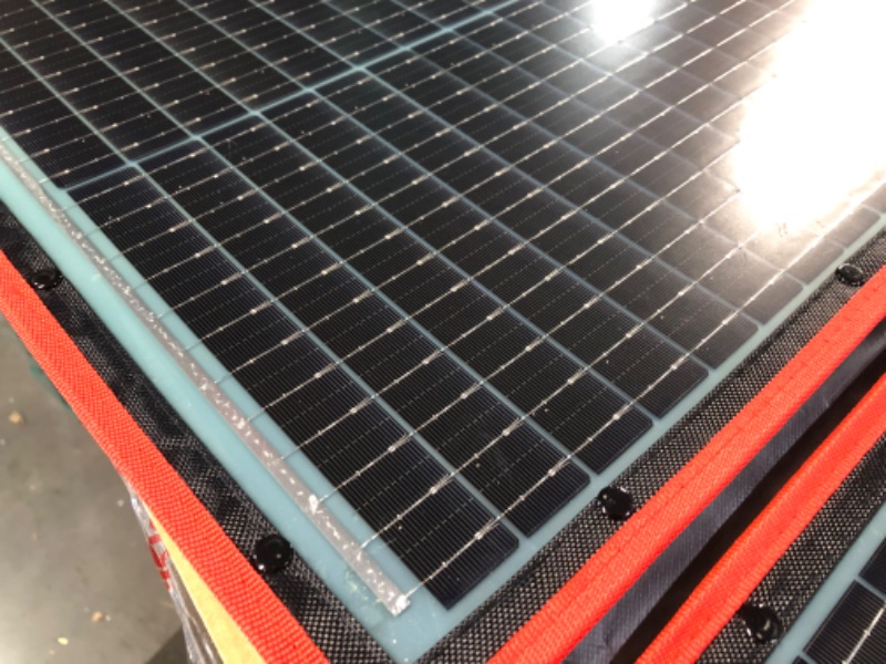 Photo 2 of DOKIO 160W 18V Portable Solar Panel Kit