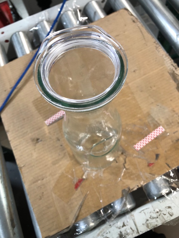 Photo 1 of  Carafe with lid, 1 LT, Clear
