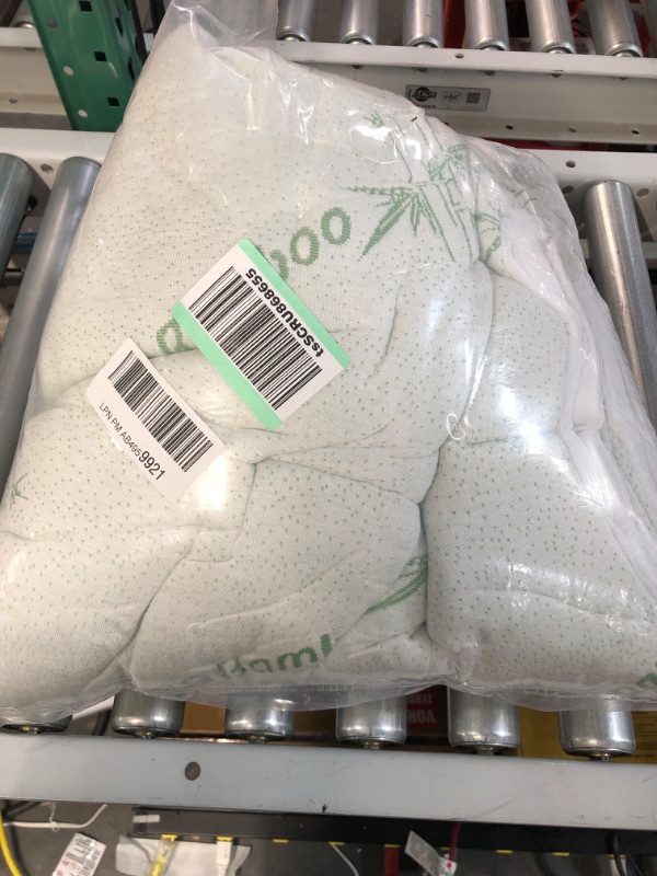 Photo 1 of (USED) Bamboo Mattress Topper Twin Cooling Breathable  (Bamboo, Twin 39x75 Inches)