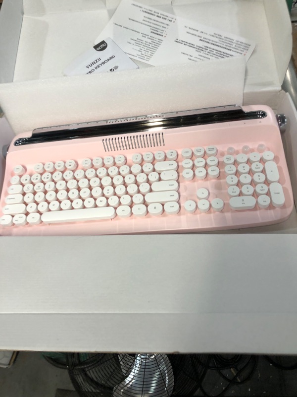 Photo 3 of YUNZII ACTTO B503 Wireless Typewriter Keyboard.