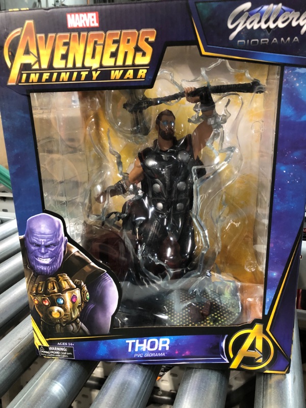 Photo 2 of DIAMOND SELECT TOYS Marvel Gallery: Avengers Infinity War Movie Thor PVC Diorama Figure, Standard, Black