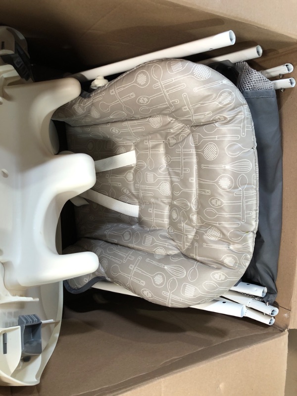 Photo 2 of Graco Slim Snacker High Chair, Ultra Compact High Chair, Whisk