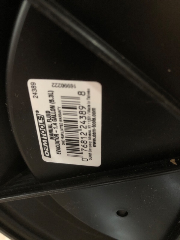 Photo 4 of **SEE NOTES** OEMTOOLS 24389 5.6 Quarts (1.4 Gallons) Manual Fluid Extractor, Fluid Extractor Pump, Oil Extractor Vacuum, Auto Oil Extractor 5.3 Liter