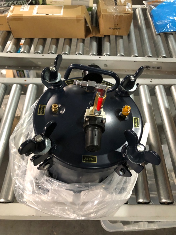 Photo 1 of CALIFORNIA AIR TOOLS 255C 2.5 Gallon Pressure Pot for Casting, Blue