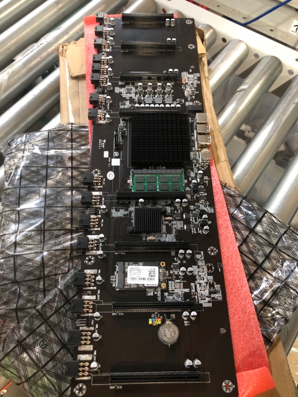 Photo 4 of Mining Motherboard, 8 GPU Slots Mining Machine System 128gb 5v-1.5a 6gb/s
In-line 8-card BTC65 HM65 847 motherboard, 67mm large-spacing graphics slot
Name: BTC65 main board
Size: 57x17cm
Display interface: HDMI
USB rear: 4 x USB2.0

Hard disk interface: 1