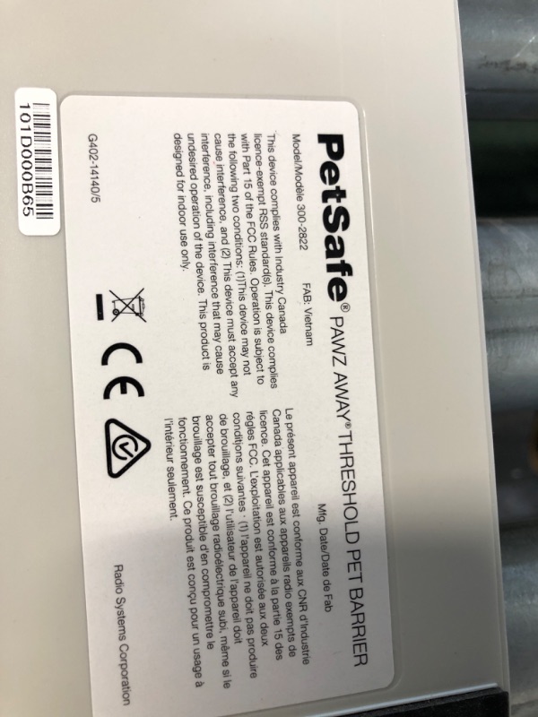 Photo 4 of *GENTLY USED* PetSafe Pawz Away Threshold Pet Barrier, Proofing System, Designed to Train Pets Over 5 lb, Battery-Operated 