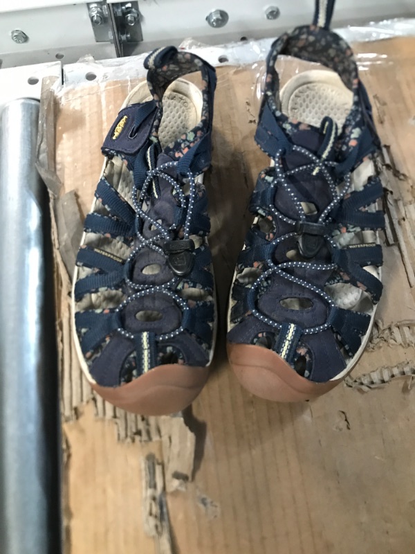 Photo 2 of (USED) KEEN Women's Whisper Closed Toe Sport Sandal 8 Navy/Birch