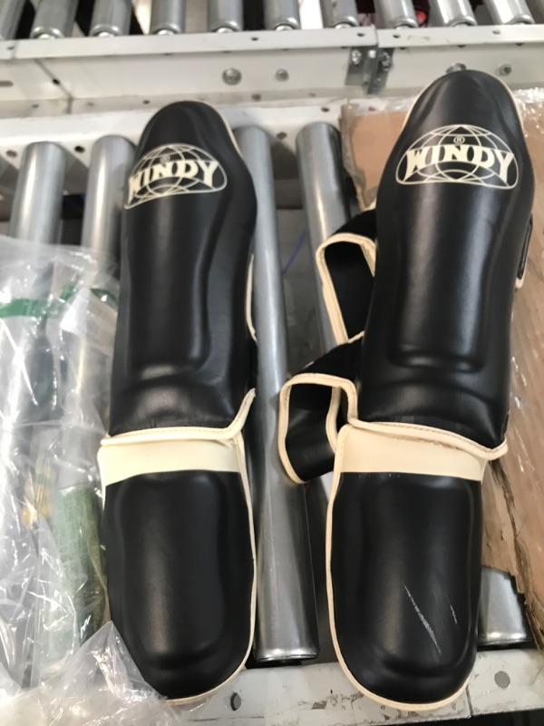 Photo 2 of (MINOR DAMAGE) Windy Deluxe Shin Guards Large Black