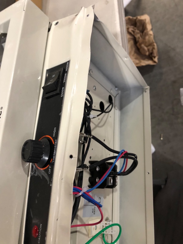 Photo 1 of **USED**DAMAGED ON BOTTOM**
Comfort Zone CZ220 5000-Watt