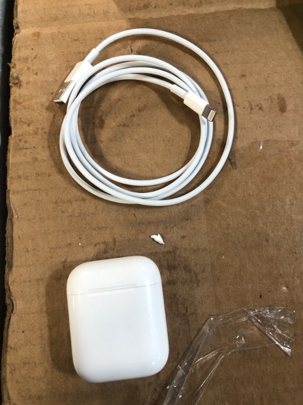 Photo 2 of Apple AirPods with Charging Case LIKE NEW****