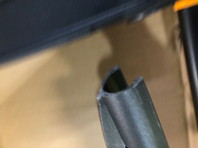 Photo 2 of [Damaged] Fiskars 4-Claw Weeder 39 Inch