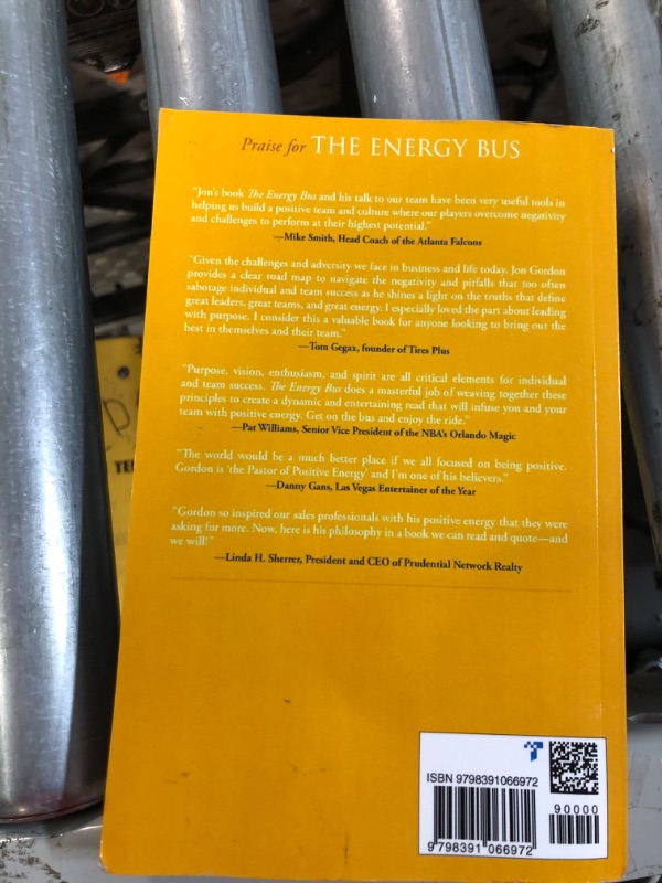 Photo 2 of ***SLIGHTLY WARPED*** (Softcover) The Energy Bus: 10 Rules to Fuel Your Life, Work, and Team with Positive Energy