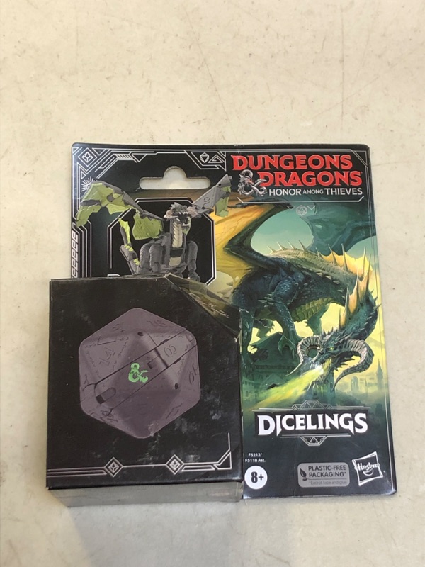 Photo 2 of Dungeons & Dragons Honor Among Thieves D&D Dicelings Black Dragon Rakor Collectible D&D Monster Dice Converting Giant d20 Action Figures Role Playing Dice (F5212)
++DAMAGED BOX++