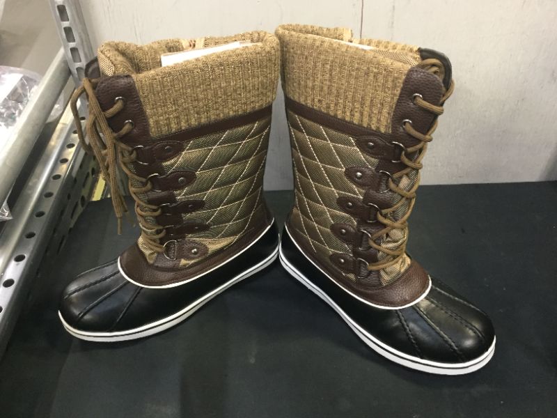 Photo 1 of WOMENS SIZE 7 FASHION WARM BOOTS