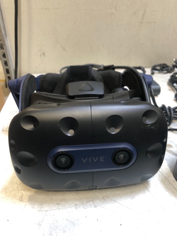 Photo 5 of HTC VIVE Pro Virtual Reality System
