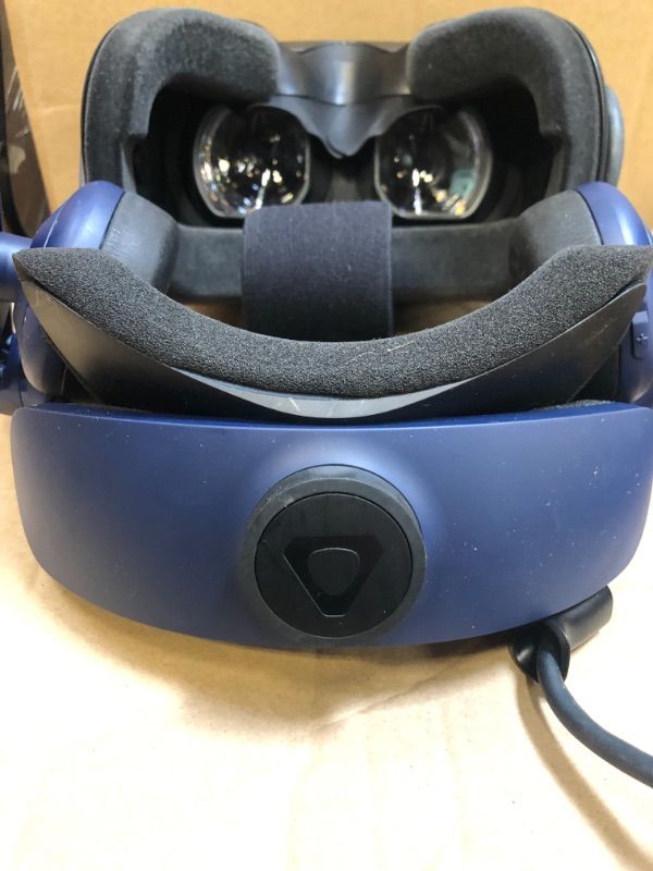 Photo 13 of HTC VIVE Pro Virtual Reality System
