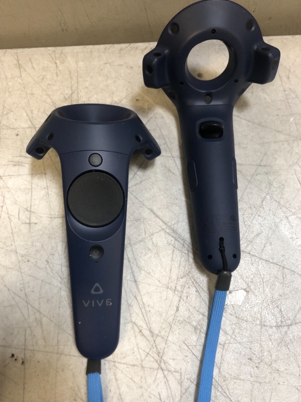 Photo 10 of HTC VIVE Pro Virtual Reality System
