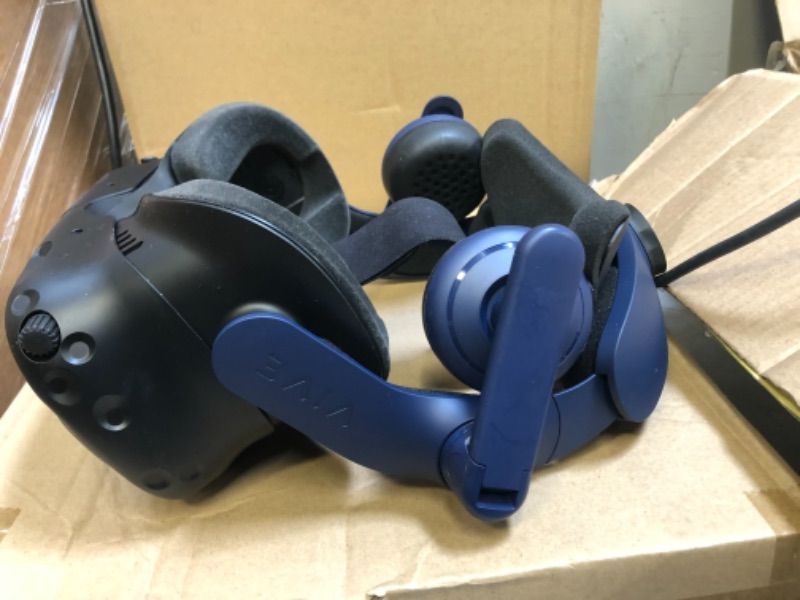 Photo 18 of HTC VIVE Pro Virtual Reality System
