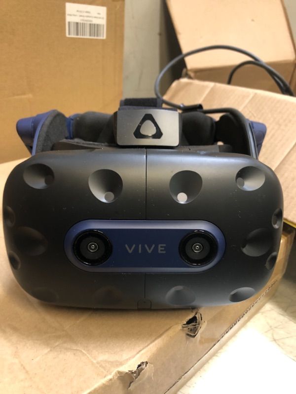 Photo 17 of HTC VIVE Pro Virtual Reality System
