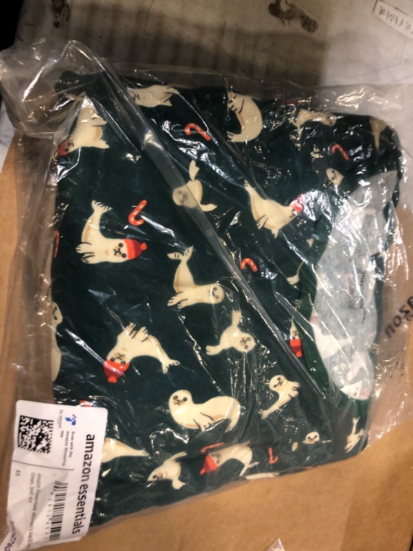 Photo 1 of 4x---Amazon Essentials Family Holiday Cotton Pajama Sleepwear Women's Slim Fit 4X Green, Seal