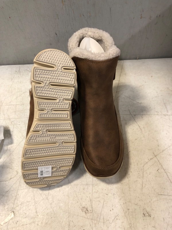 Photo 5 of Skechers Women's Synergy-Short Quarter Zipper Boot with Sherpa Trim Snow SIZE 8.5 Chestnut