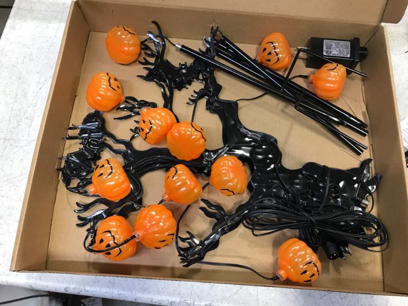 Photo 2 of 2 Pack Halloween Metal Pumpkin Yard Stakes Sign Lights, Halloween Yard Decorations with 6 Pumpkin Lights and 2 Iron Bats with 8 Modes, Halloween Pathway Lights for Lawn Garden Yard, Us Plug