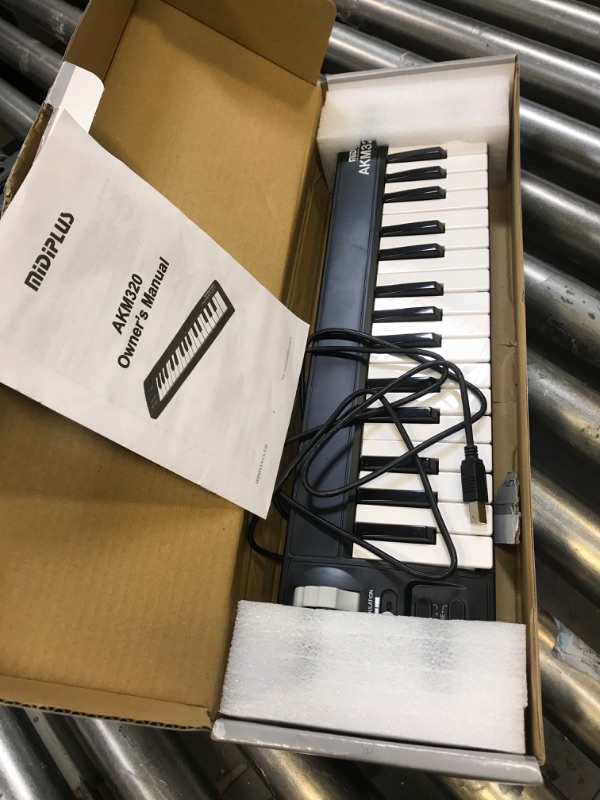 Photo 2 of midiplus AKM320 Midi Keyboard Controller
