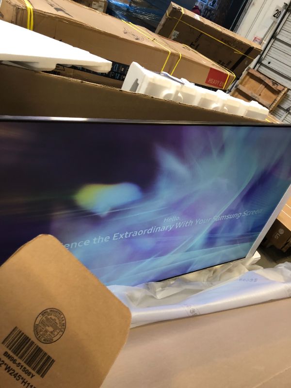 Photo 2 of Crystal UHD TU7000 82" smart tv 