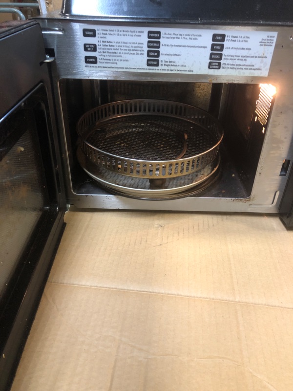 Photo 4 of Cuisinart AMW-60 3-in-1 Microwave Airfryer Oven, Black (NEEDS CLEANING HAS MINOR RUST)