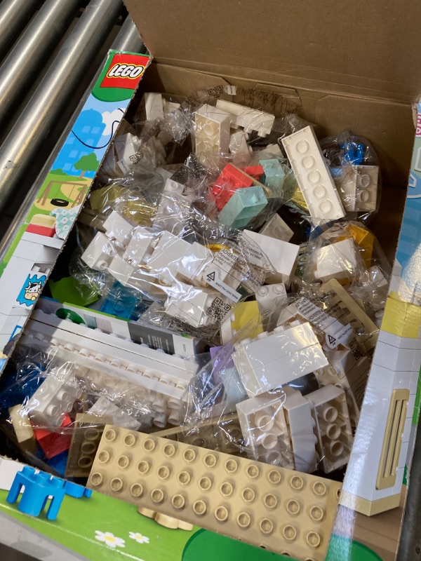 Photo 1 of DUPLO Modular Playhouse 10929