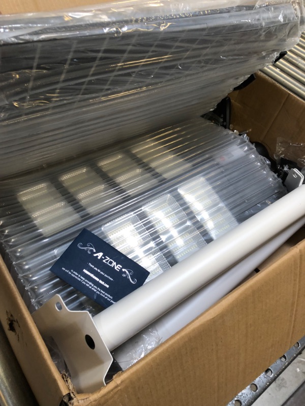 Photo 1 of 800wat solar street hardware is loose in the box ----