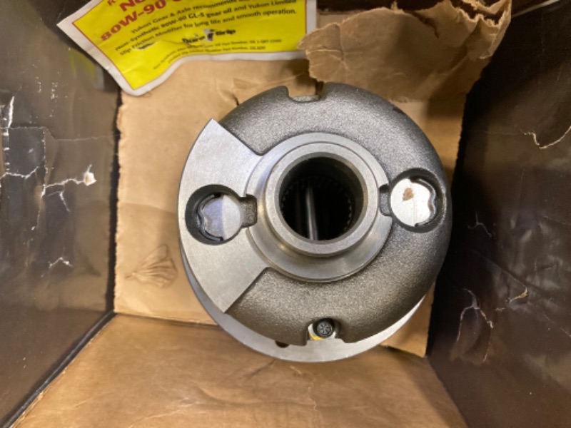 Photo 3 of Yukon Dura Grip Limited Slip Positraction Unit for GM 8.5"/8.6" Differential with 30 Spline Axle, 2.73-And-Up Ratio, YDGGM8.5-3-30-1, MINOR MARKINGS
