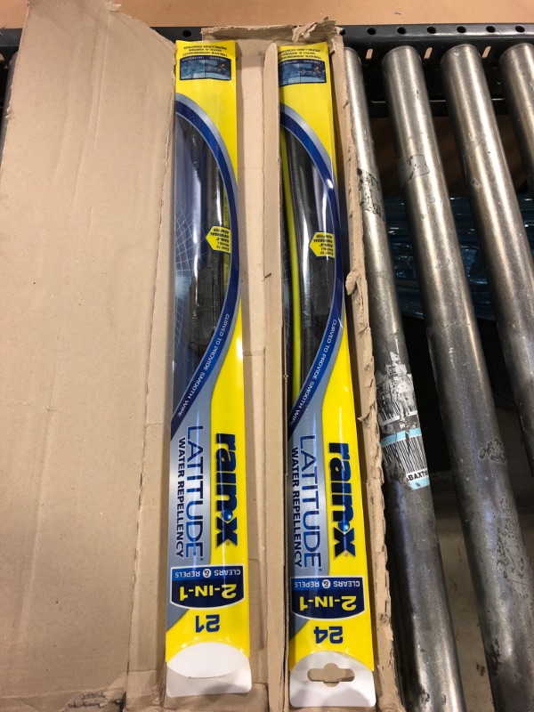 Photo 2 of Rain-X 5079278-2 Latitude 2-In-1 Water Repellent Wiper Blades, 21 and 24 inch Windshield Wipers, Automotive Replacement Windshield Wiper Blades With Patented Rain-X Water Repellency Formula 21" and 24" Single
